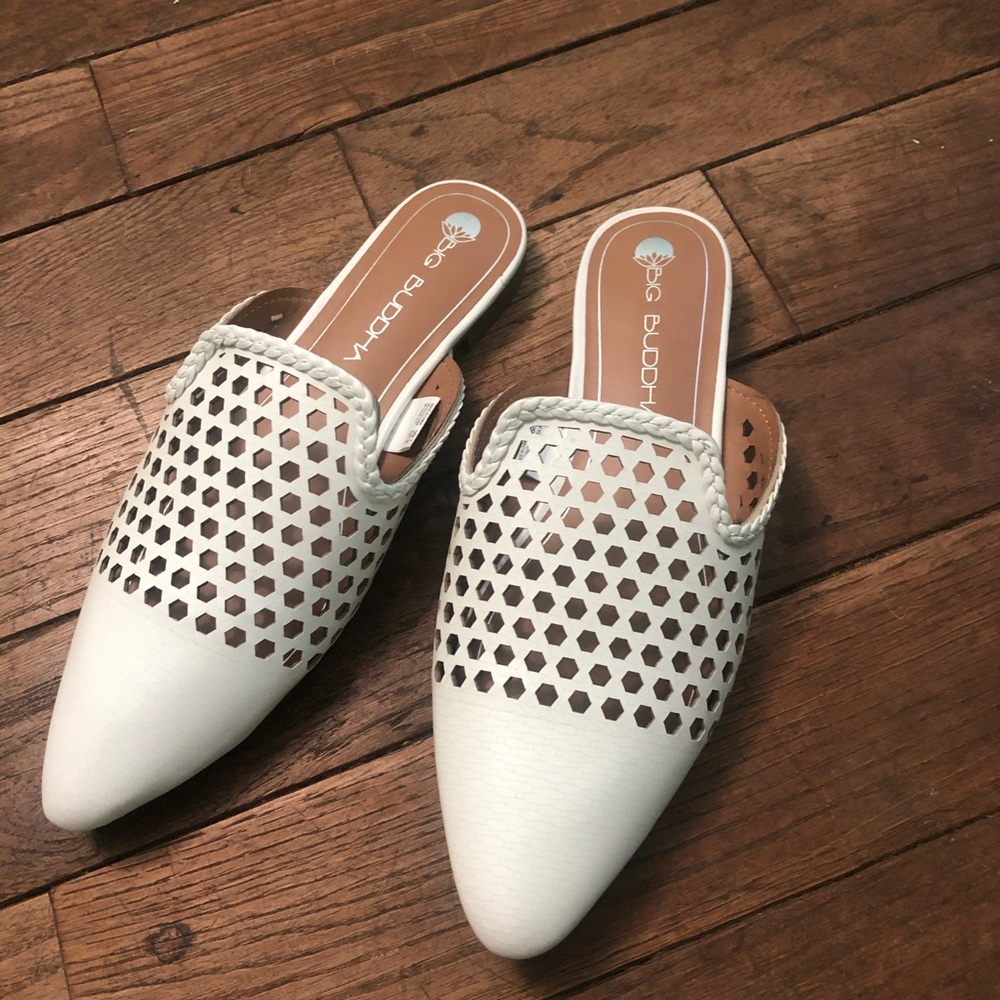 Women’s white slides size 7 brand new